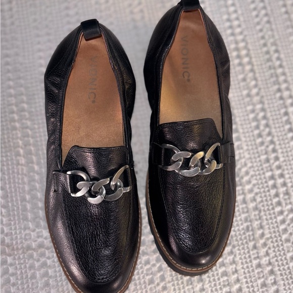 Vionic Black Leather Loafers with Chain Detail , Size 8.5 - Picture 2 of 9